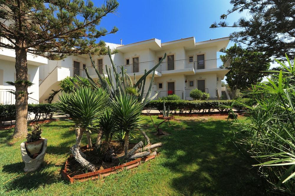 Oasis Beach Hotel - Adults Only Aniszarász Kültér fotó