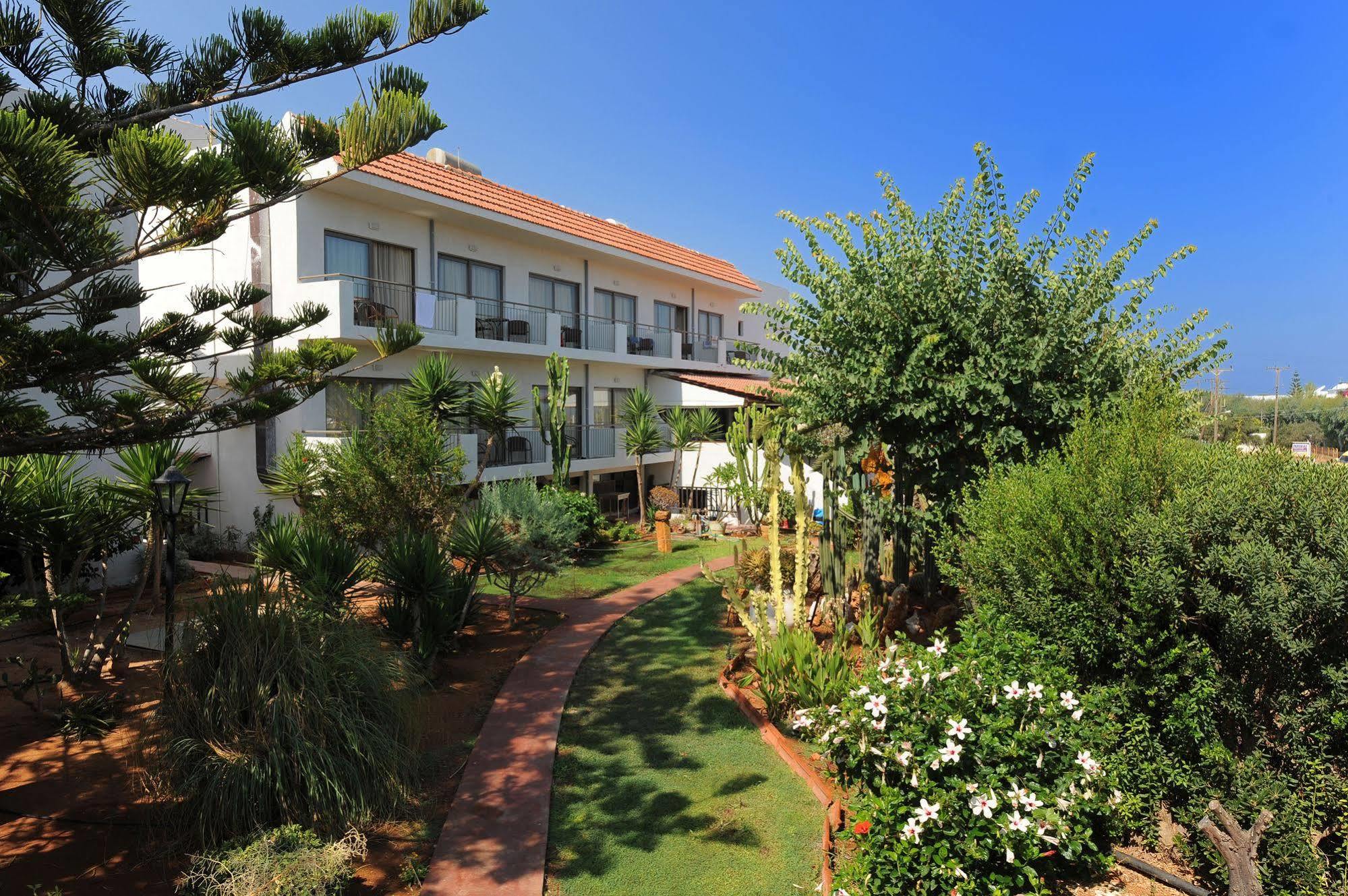Oasis Beach Hotel - Adults Only Aniszarász Kültér fotó