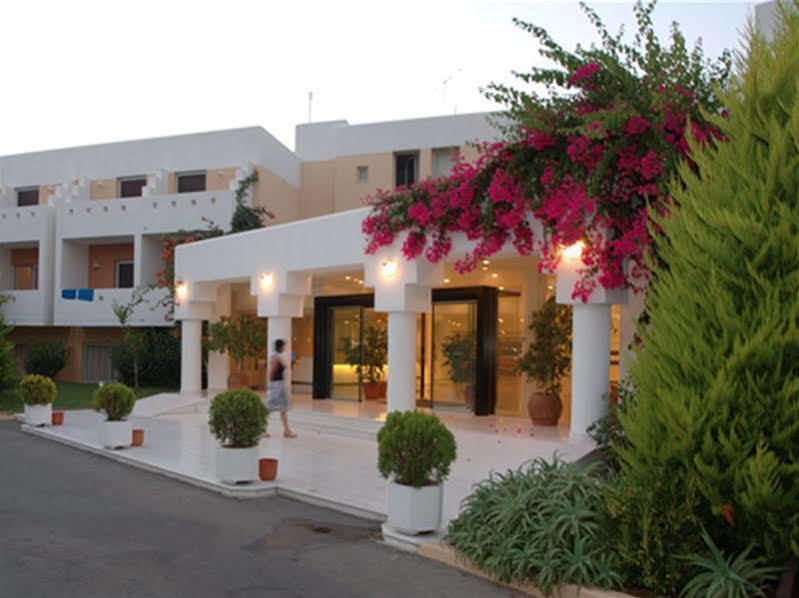 Oasis Beach Hotel - Adults Only Aniszarász Kültér fotó