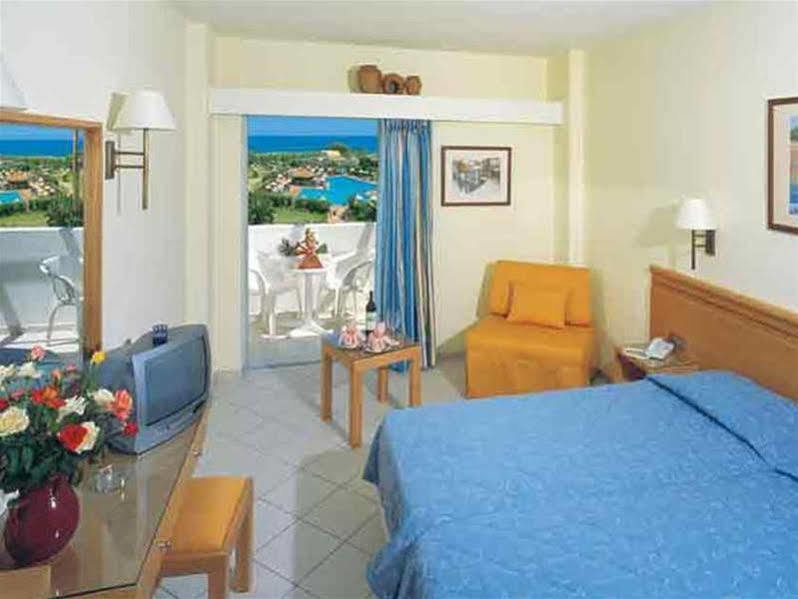 Oasis Beach Hotel - Adults Only Aniszarász Kültér fotó