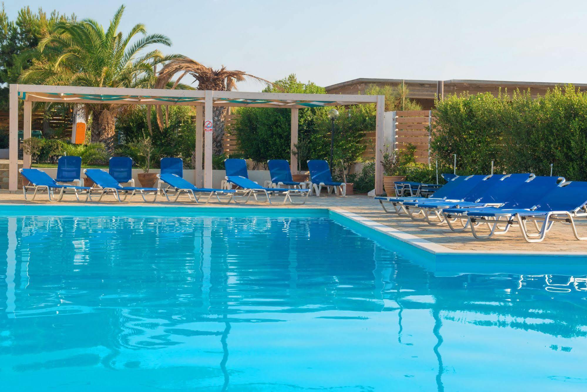 Oasis Beach Hotel - Adults Only Aniszarász Kültér fotó