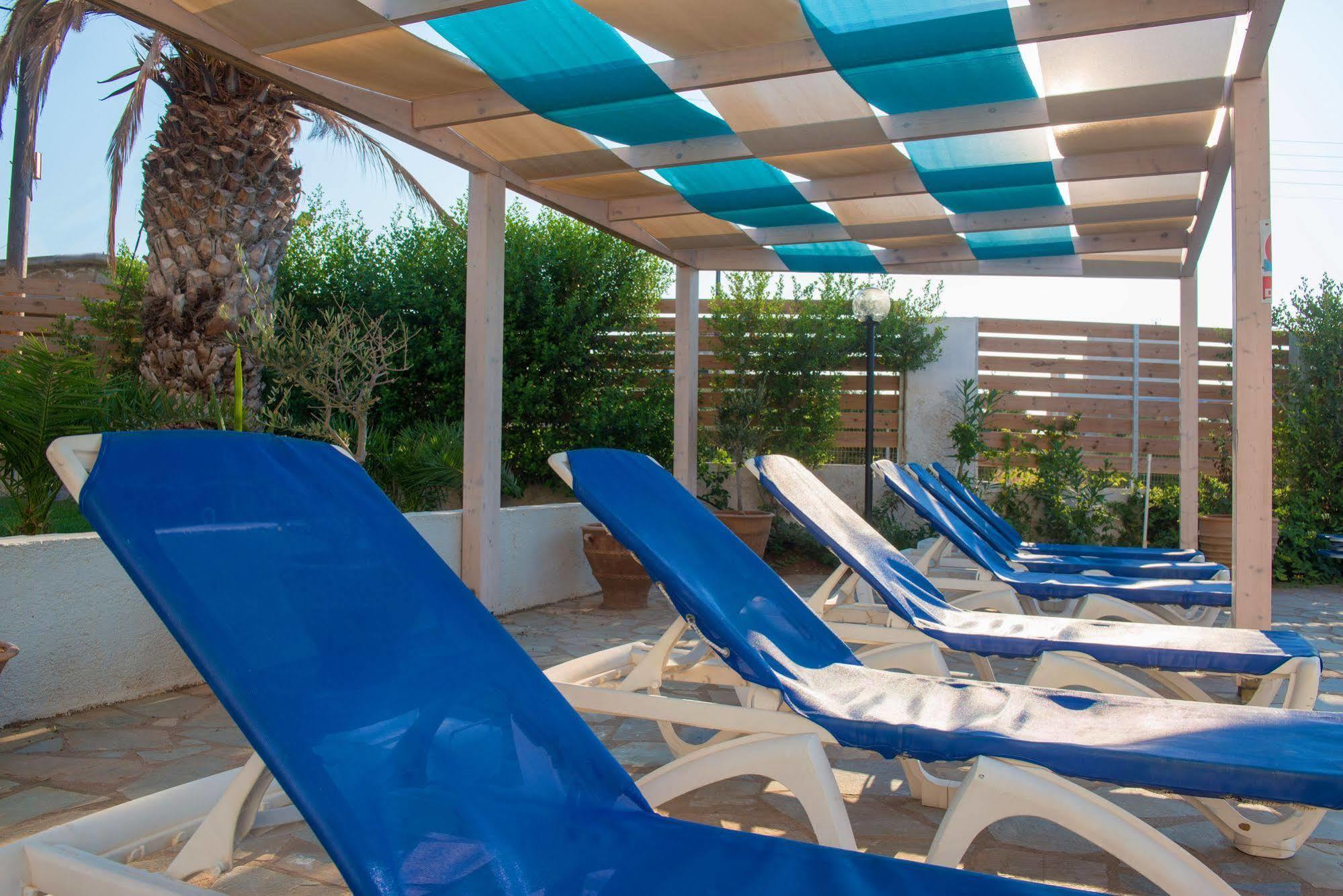 Oasis Beach Hotel - Adults Only Aniszarász Kültér fotó