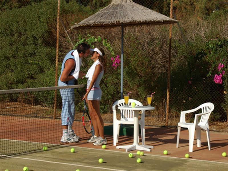 Oasis Beach Hotel - Adults Only Aniszarász Kültér fotó