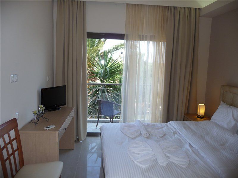 Oasis Beach Hotel - Adults Only Aniszarász Kültér fotó